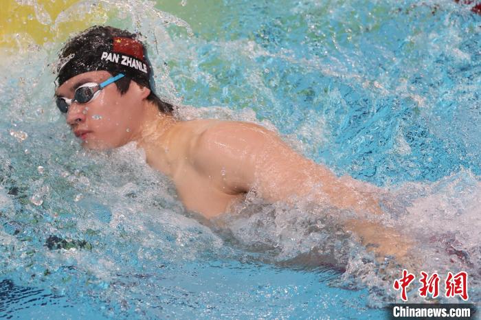 潘展乐首次尝试100米混合泳，上海世界杯站展现