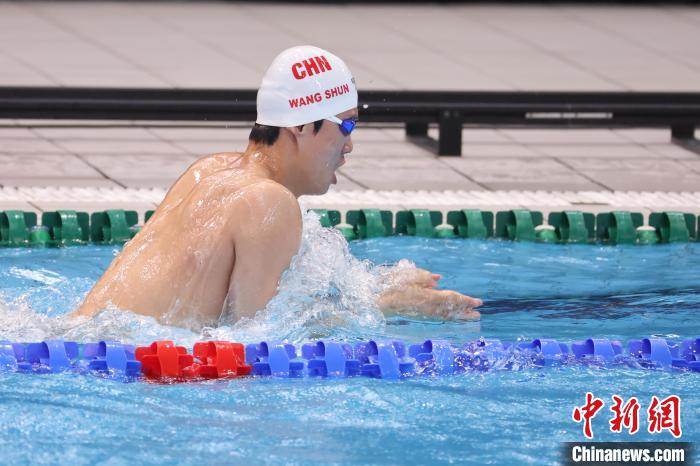 潘展乐首次尝试100米混合泳，上海世界杯站展现