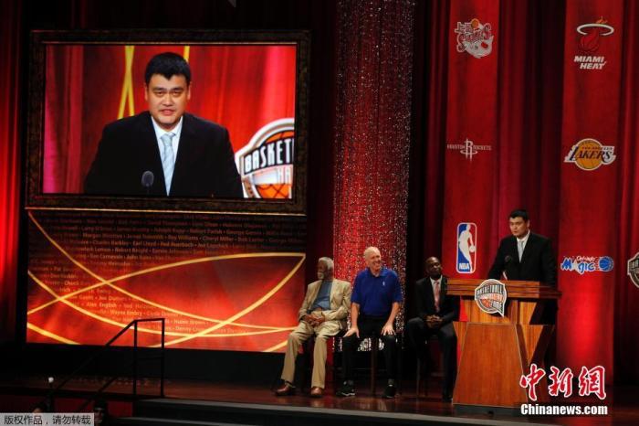 传奇中锋比尔·拉塞尔逝世 姚明曾受其影响