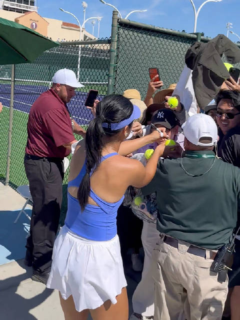 曼城门线手球判罚引争议 花滑选手温情互动成焦