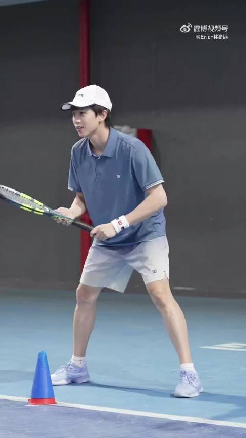 曼城门线手球判罚引争议 花滑选手温情互动成焦