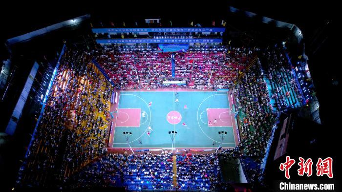 王治郅现身广西玉林助阵