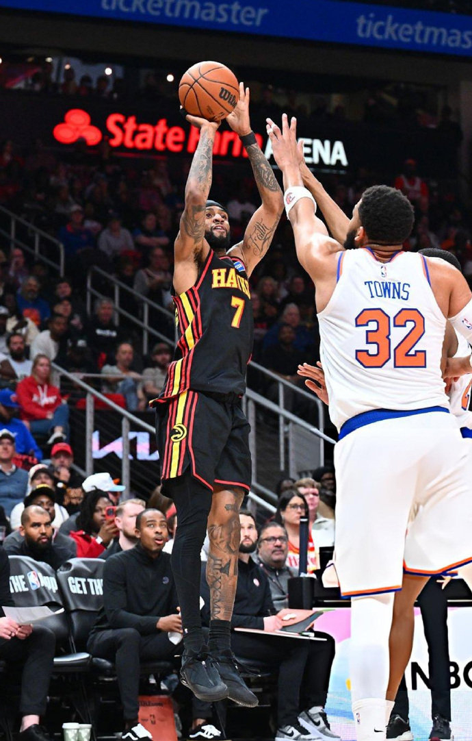 尼克斯险胜老鹰终结13连胜 布伦森末节爆发率队