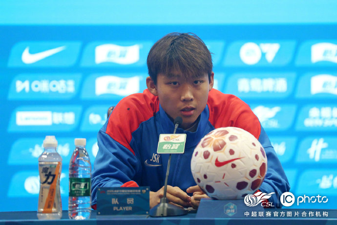 申花备战关键战：斯卢茨基谈困境与战术布局